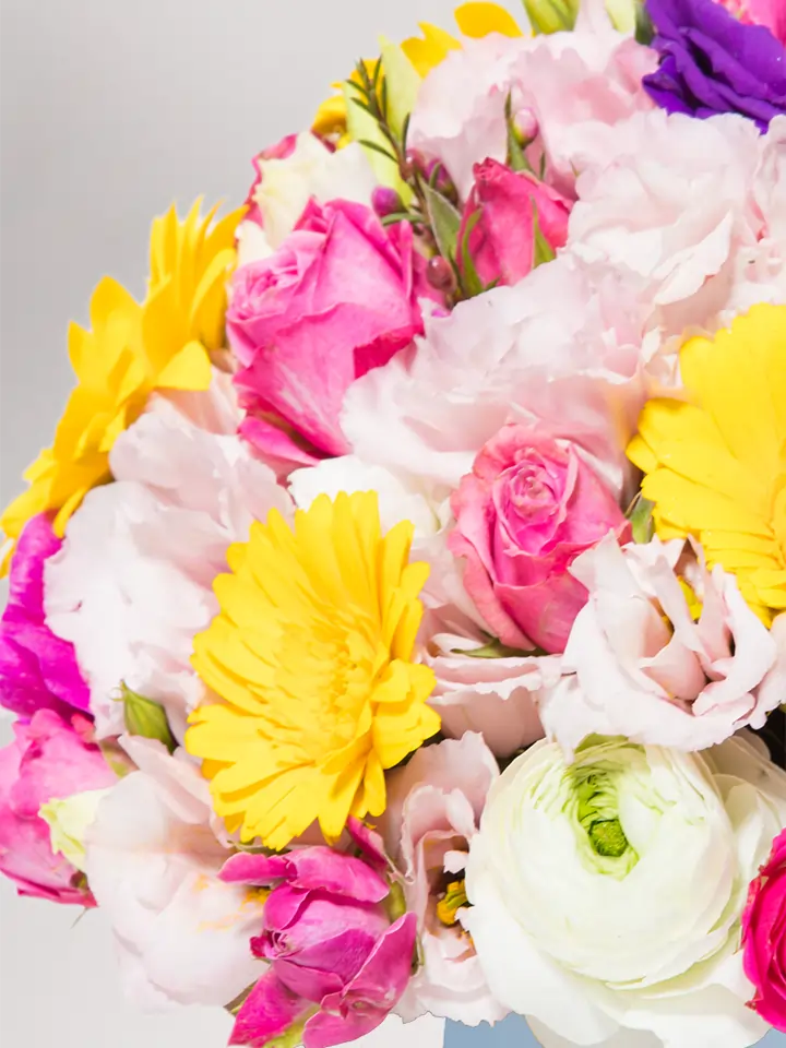 Bouquet fiori misti colorati macro